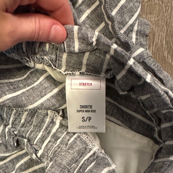 Express- Striped Gray Women's Shorts- size small - Picture 4 of 4